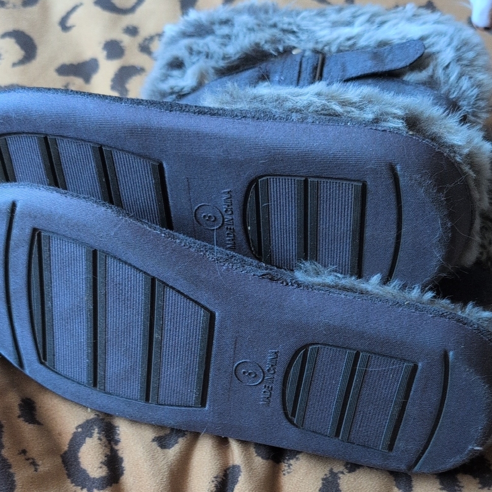 Target Faux Fur Slip-On Clogs in Gray and Black - Picture 3 of 4
